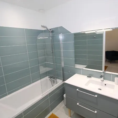 In - Sarloveze Apartment