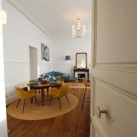 In - Sarloveze Apartment *