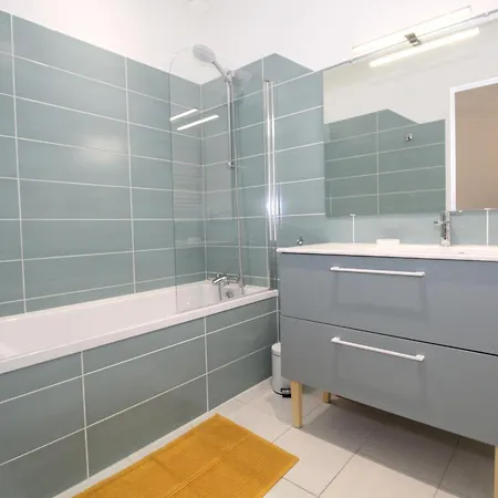 In - Sarloveze Apartment